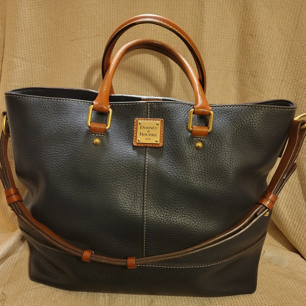 Like New Dooney and Bourke Pebble Grain Chelsea Shopper